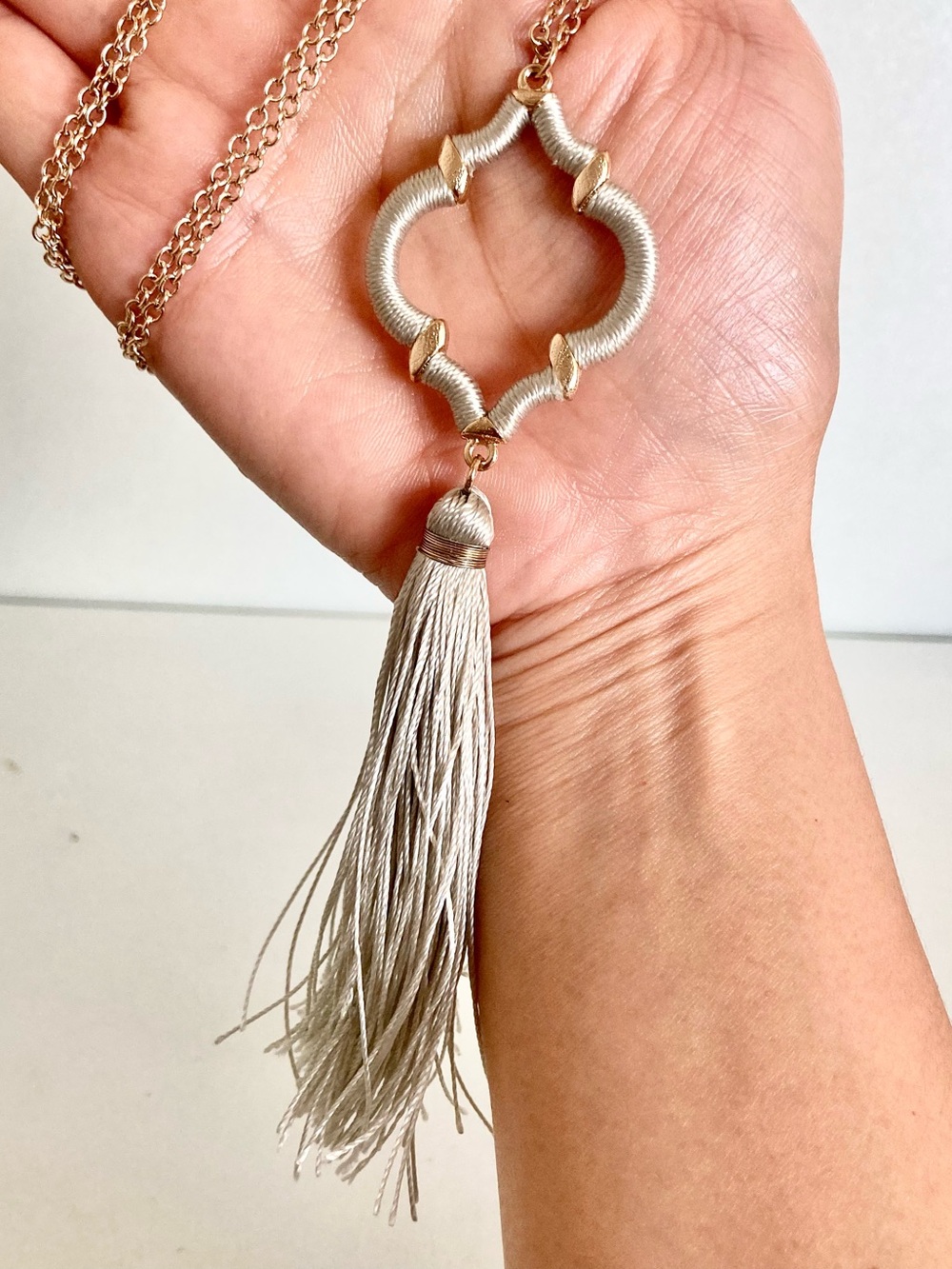 Light gray Pendant Tassel preloved long chain Necklace Elegant Women's Jewelry - Picture 3 of 7